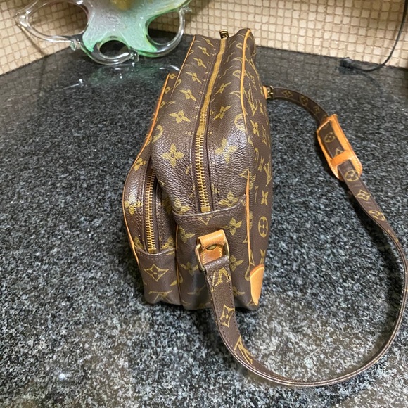 Louis Vuitton Nile Diagonal Shoulder Bag - Picture 8 of 14